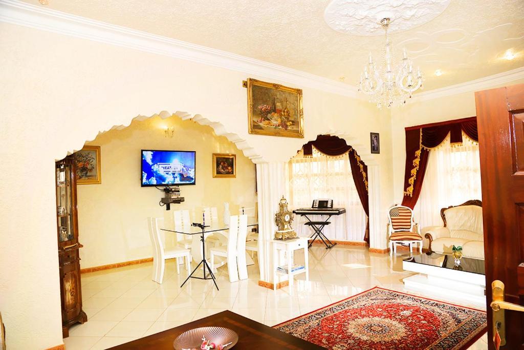 Plot 4 Kavuma Close Villa Kampala Exteriör bild